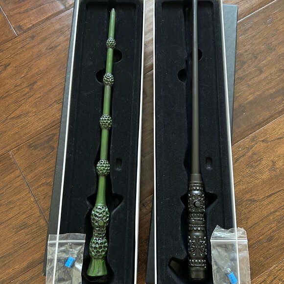 Kids Toy Magic Wand Costume Wizard Halloween LED Light Up Accessory (2) - Picture 1 of 5